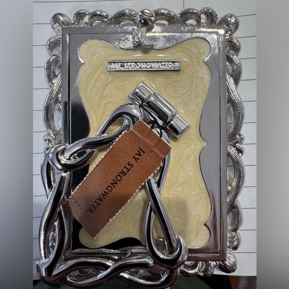 RARE JAY STRONGWATER DUCHESS 2 x 3 SWAROVSKI CRYSTAL JEWELED BRAID FRAME
5068 - Picture 2 of 6